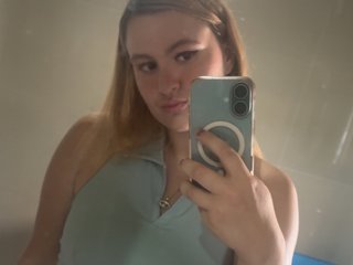 Avety_doll cam profile image