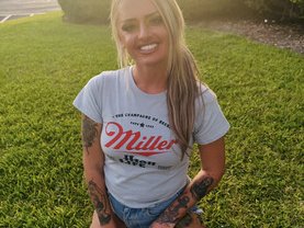 Beachblondie7413 cam profile image