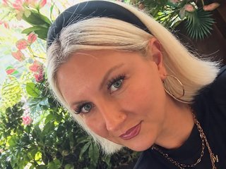 BlondeBabyuk cam profile image