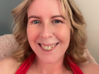 Curlyblonde22 cam profile image