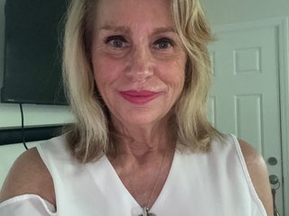 Hotblondemilf1962 cam profile image
