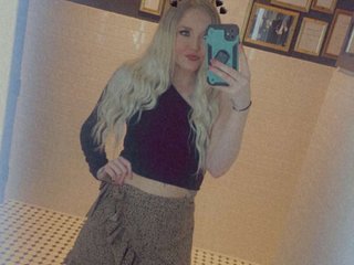 HotHousewifeHolly cam profile image