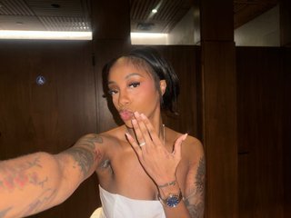 MadamAmour cam model preview