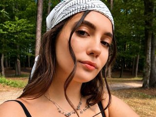 MoonlitAstra cam profile image
