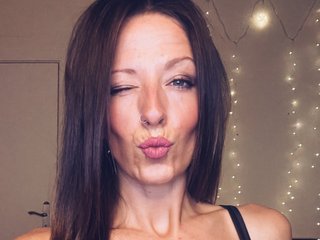 QueenieTrouble_UK cam profile image