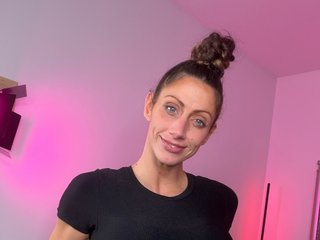 SkyeHotwife cam model preview
