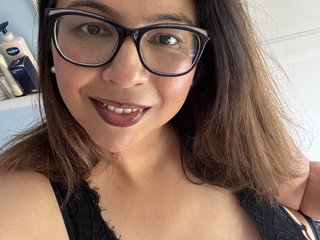 Zarah_Housewife cam profile image